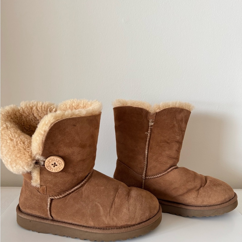 Ugg- Bailey Button - image 2